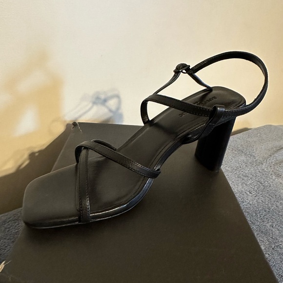NIB BR 3 inch Strappy sandals - Picture 8 of 12